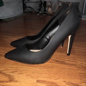 Black point toe heels